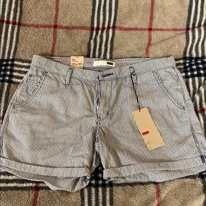 Levi’s shorts NWT size 8/9